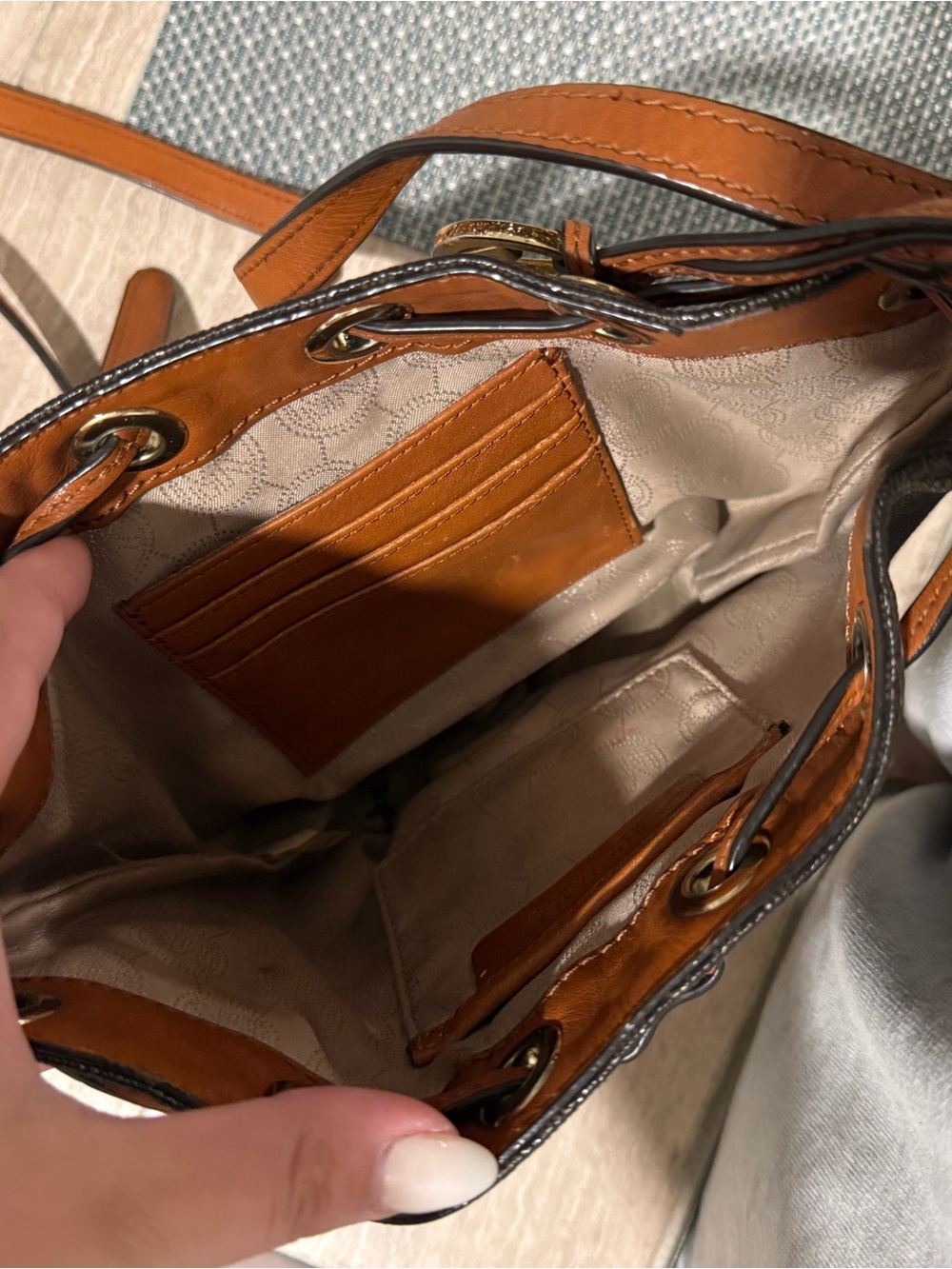 Michael Kors Brown Logo Drawstring Crossbody with Tan Trim - Picture 4 of 7
